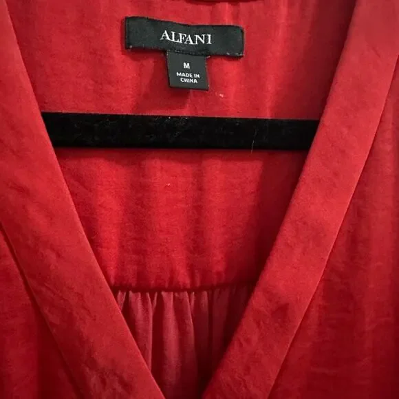 EUC Alfani Sleeveless Silky Blouse Red size Medium - Picture 6 of 7